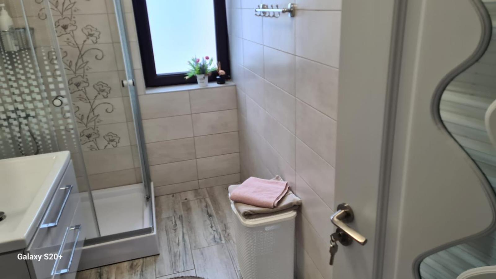 Apartament David Râmnicu Vâlcea Eksteriør bilde